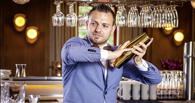 Benjamin Schreiber, Barchef im Fritz & Felix des Brenners Park Hotel & Spa.