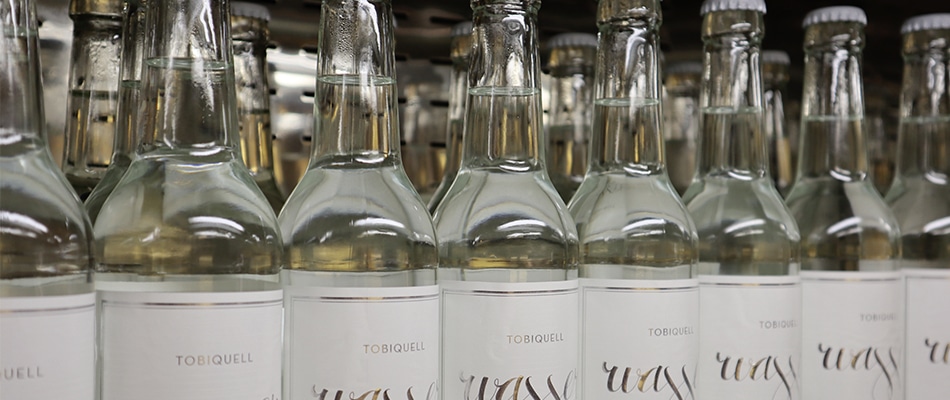 Wasser der Marke Tobiquell von Tobias Senft, Betreiber des Atelier Café in Wolfsburg. (Quelle: Fürch)