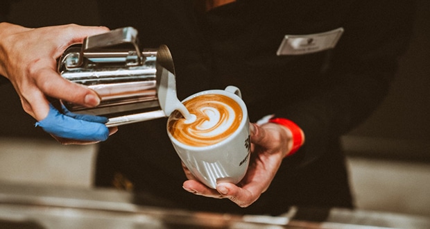 Veranstaltet von der SCA Austria werden vom 5. bis 8. November 2022 gleich vier Kaffee-Wettbewerbe auf der Messe Alles für den Gast in Salzburg ausgetragen.