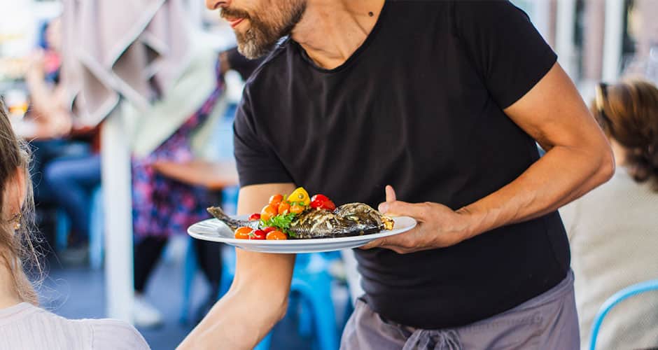 Ab Mai 2022 steigen für Beschäftigte und Auszubildende im Gastgewerbe in NRW die Löhne. Preisanpassungen sind dadurch unvermeidbar. Gastgewerbeumsatz