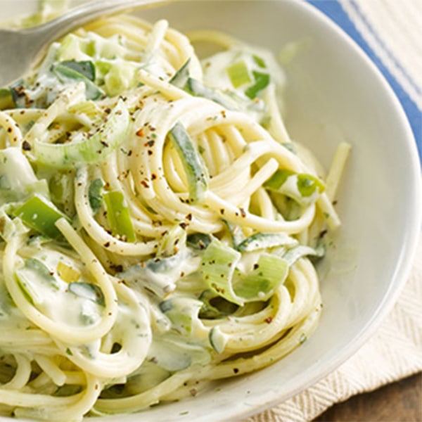 Einfaches Rezept für vegetarische Spaghetti mit Philadelphia Zucchini-Sauce