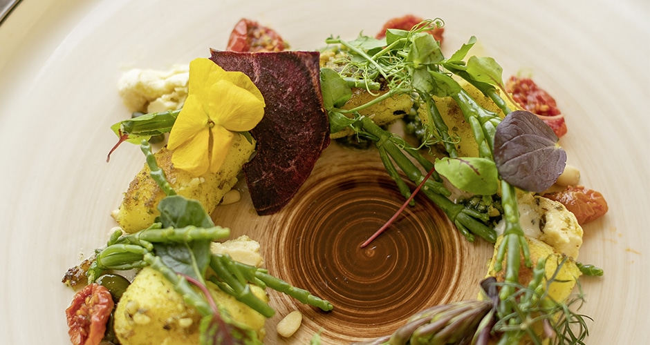 Von den Speisen bis in die Zimmer: Das ahead burghotel setzt auf eine ganzheitliche vegane Ausrichtung. (Quelle: Patrick Hipp Werbefotografie)