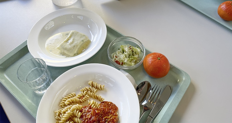 Mittagessen an der OBS Emstek, die vom DNSV mit dem Goldenen Teller ausgezeichnet wurde. (Quelle: Polster)