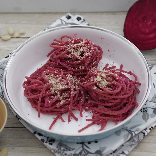 Rezept für Rote Bete Pesto von Moana Werschler – aus dem Ernährungsratgeber Mama, ich will Brokkoli! (Quelle: Moana Werschler)