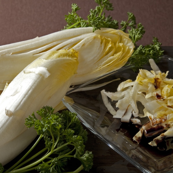 Chicoree am Stück und geschnitten ist der Star im Rezept von Dr. Markus Keller und Edith Gätjen.