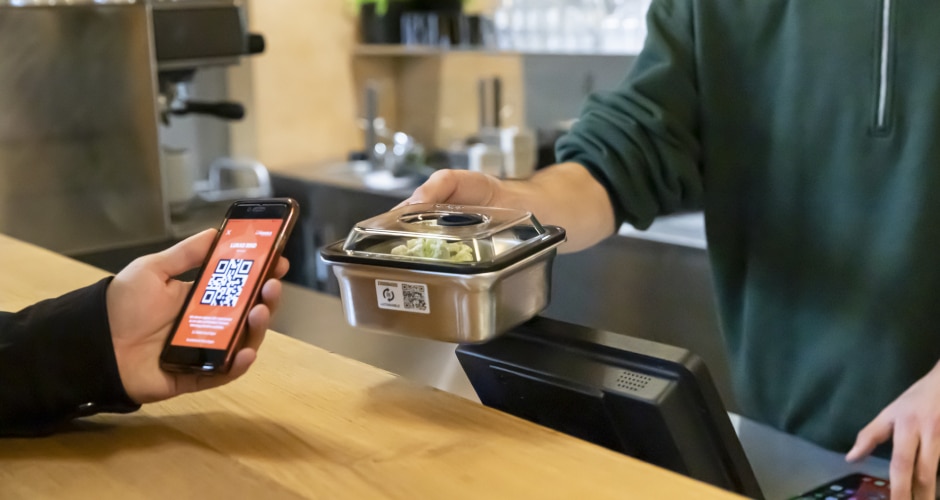 Rieber wurde für das digitale und pfandfreie Food-Mehrweg-System eatTAINABLE ausgezeichnet und erhielt den Green Product Award 2023 in der Kategorie Verpackungen.