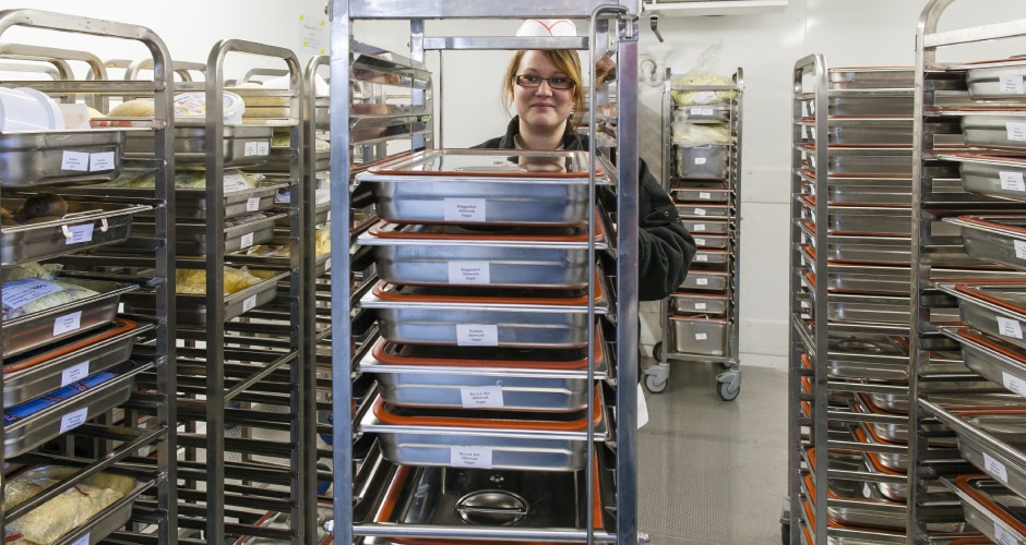 Dank dem System von Rieber behält das Team um Lothar Stützle in der Neuland-Küche alle GN-Behälter stets im Blick.