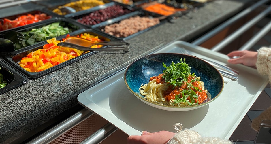 Im Zuge der Bilanzpressekonferenz stellt Apetito die jährlich ermittelten Menü-Charts vor. Während es im Care-Bereich eine neue Spitze gibt, führen in der Betriebsverpflegung und im Education-Bereich zwei altbekannte Gerichte.