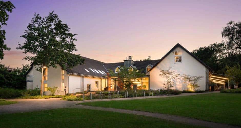 Das Flussbett Hotel von außen.
