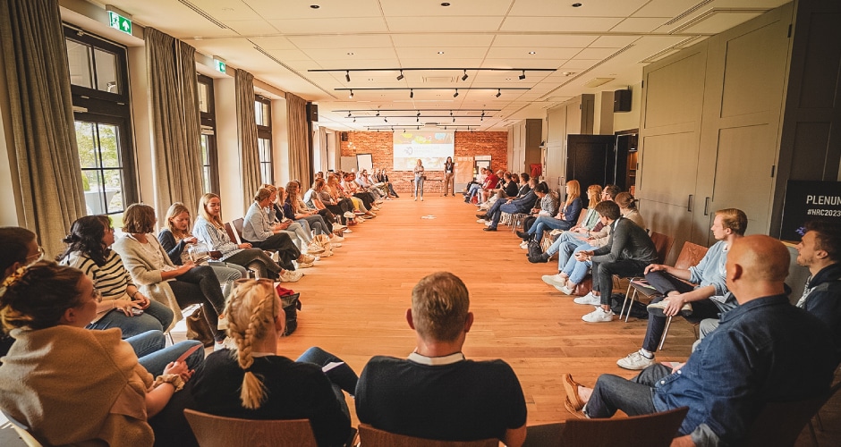 Auf dem HSMA HR & Employer Branding Camp 2023 stand nicht nur der Fachkräftemangel im Fokus, sondern u. a. auch die generationsübergreifende Zusammenarbeit sowie zukunftsweisende Mitarbeiterführung.
