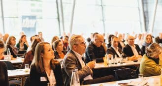 Anmelden zum S&F-Symposium 2023 und noch den Frühbucherrabatt nutzen.