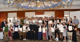 72 bayerische Betriebe erhielten von der Bayerischen Ernährungsministerin Michaela Kaniber die Qualitätssiegel für Ausgezeichnete Bayerische Küche, Ausgezeichnete Bierkultur und Ausgezeichnetes Bayerisches Festzelt.