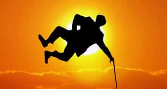 Aktiv im Ruhestand: Was gilt es rechtlich für Gastronomie- und Hotelbetriebe zu beachten, wenn sie Rentner als Mitarbeiter einstellen?