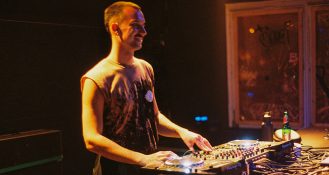 Am 20. August findet die zweite Auflage des X-S Open Day Festivals in Berlin statt. Zelebriert werden Inklusivität und Barrierefreiheit im Nachtleben mit besonderem Augenmerk auf Menschen mit Behinderungen.