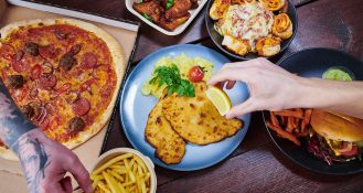 Unter dem Namen Eat Tasty präsentiert die Enchilada Gruppe ein Modell, welches das Liefergeschäft der eigenen gastronomischen Konzepte in zentralen Produktionsküchen bündelt.