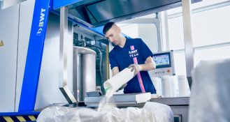 Das Recyclingprogramm für Filterkerzen von BWT water+more führt erschöpfte Filterkerzen in den Wertstoffkreislauf zurück.