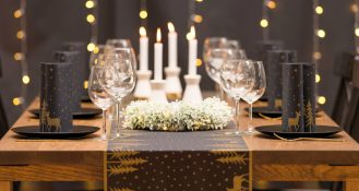 Dezent in Schwarz und Gold und festlich zugleich: das Design Liane von Mank.