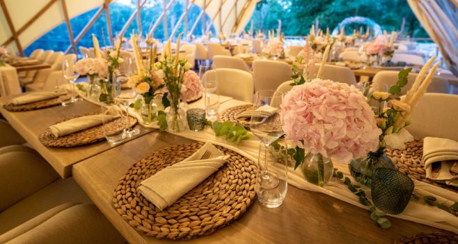 Edles Gesamtambiente im Eventzelt der Zeitreise in Bramsche.